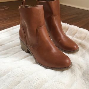 Cute camel booties